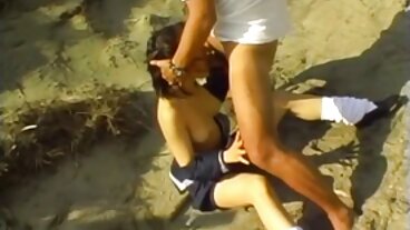 Pani ThunderTits zdradza nagie dupy na plazy męża z opiekunką
