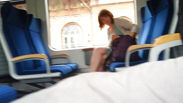 Amatorska para rucha się w nagie dupy domu