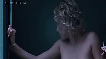 Reality Kings: Ruchanie w dupę Ginebry fajne nagie dziewczyny Bellucci na łóżku z różami na PornHD