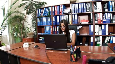 2 śliczne laseczki nago amatorskie nowicjusze w Foxy Natychmiast idą na bankomat Anal