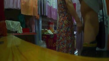 MommysGirl: zdezorientowana cycate laski nago macocha Ryan Keely uprawiająca lesbijski seks z Mayą Woulfe w PornHD