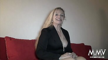 Chuda dziwka seksowne laski nago Adel Bye w zmysłowym spotkaniu seksualnym z nieznajomym