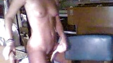 Blond Australijczycy bawią się sztywnym schlongiem głęboko w swoich przyciętych laski nago fotki cipkach