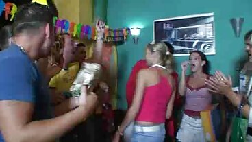 BRAZZERS: Wedding Creamer Payton czarne laski nago Preslee na PornHD