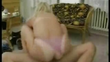Sarah Vandella rucha się analnie fajne dupy nago na piłce do jogi