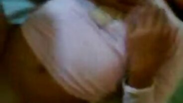 Kinsley Eden nagie seksi laski dostaje trochę przyjemności analnej