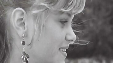 Mommys Girl: Azjatycko-amerykańska przyrodnia siostra dzieli się cycate laski nago cipką mamy na PornHD