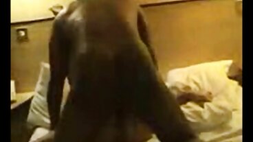Złotowłosy Payton gołe sexi laski Simmons mocno bierze hebanowego kutasa