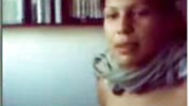 Sesja seksu rude dziewczyny nago lesbijskiego z twarzą siedzącą na twarzy nastolatków